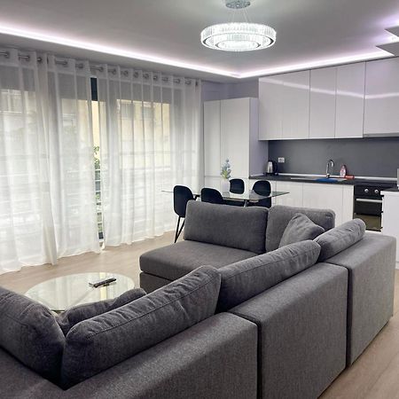 New Bazaar 2022 Apartment Tiranë Luaran gambar