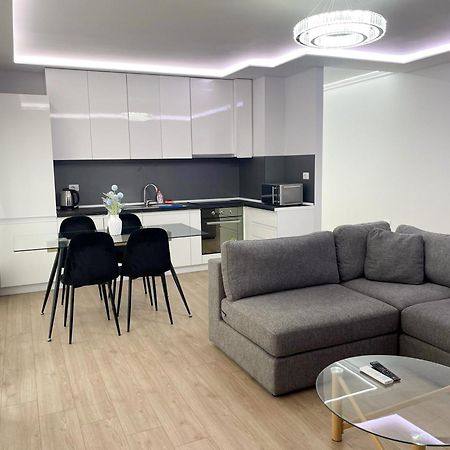 New Bazaar 2022 Apartment Tiranë Luaran gambar