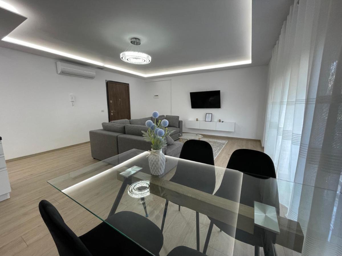 New Bazaar 2022 Apartment Tiranë Luaran gambar