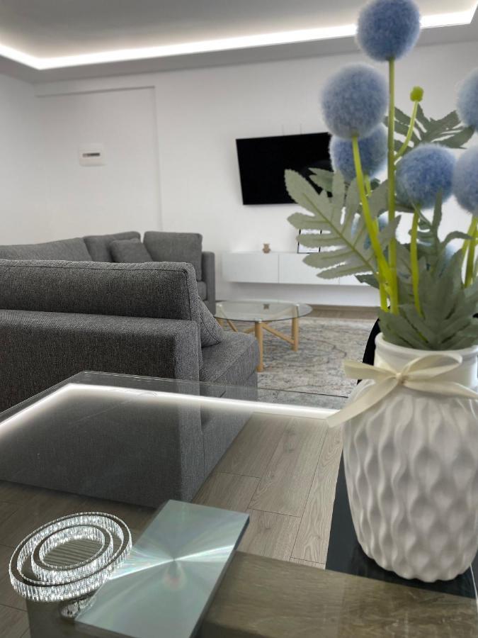 New Bazaar 2022 Apartment Tiranë Luaran gambar