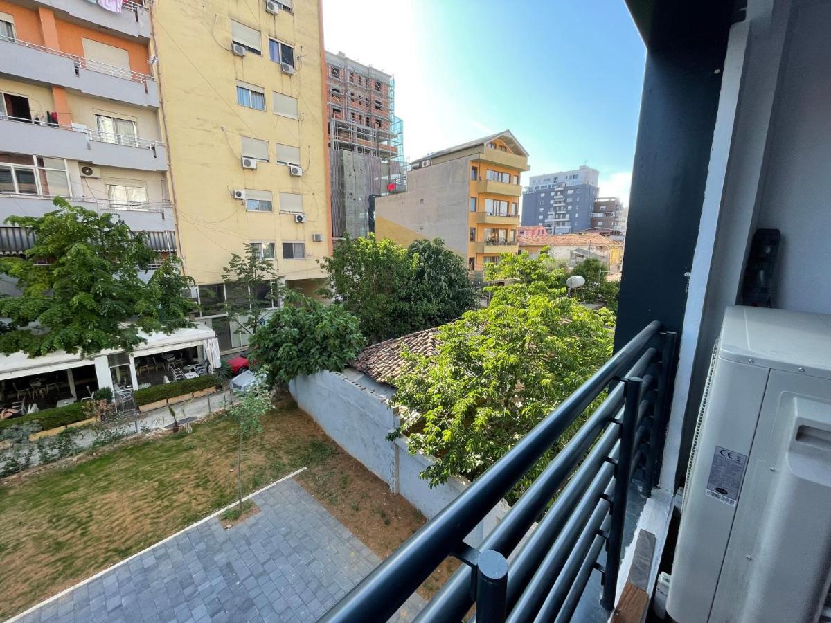 New Bazaar 2022 Apartment Tiranë Luaran gambar