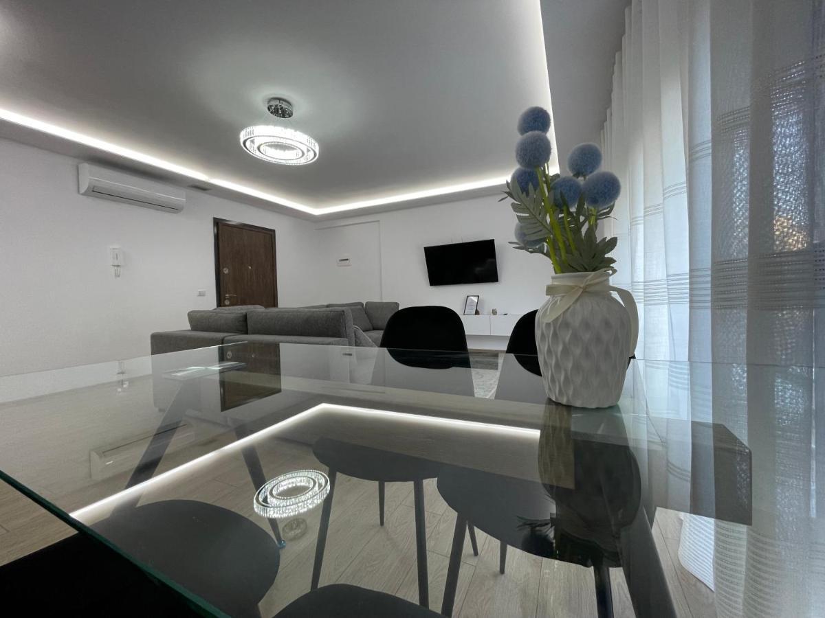 New Bazaar 2022 Apartment Tiranë Luaran gambar