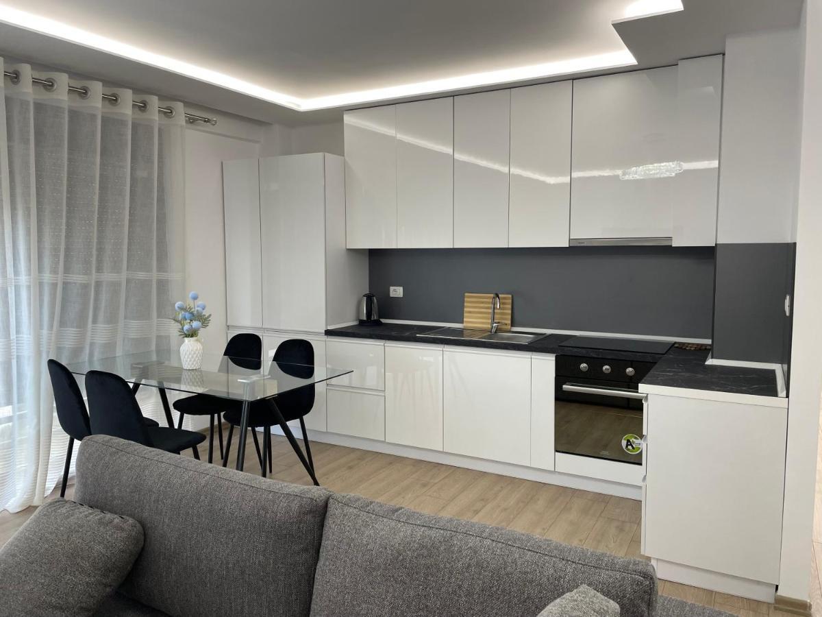 New Bazaar 2022 Apartment Tiranë Luaran gambar