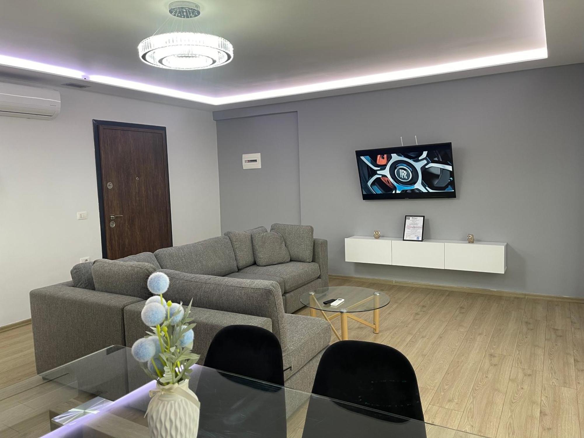 New Bazaar 2022 Apartment Tiranë Luaran gambar