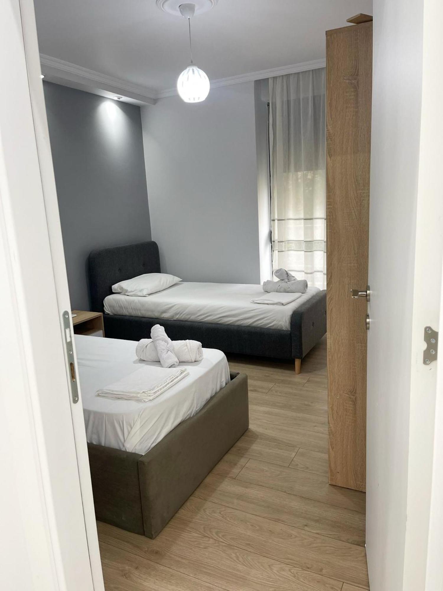 New Bazaar 2022 Apartment Tiranë Luaran gambar